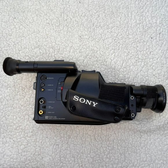 Sony HandycamCCD CCD-v9